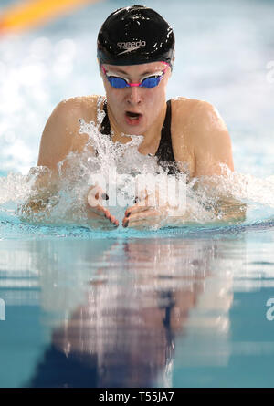 Siobhan-Marie O'Connor nelle manche della Womens aprire 100m a rana durante il giorno sei del 2019 British Nuoto Campionati a Tollcross International centro nuoto, Glasgow. Foto Stock