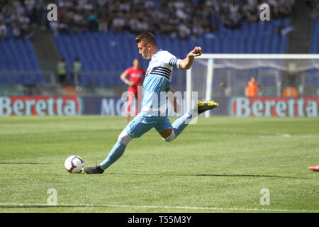 Roma, Italia. Xx Apr, 2019. Presso lo Stadio Olimpico di Roma, Chievo Verona beat Lazio 2-1 Credito: Paolo Pizzi/Pacific Press/Alamy Live News Foto Stock