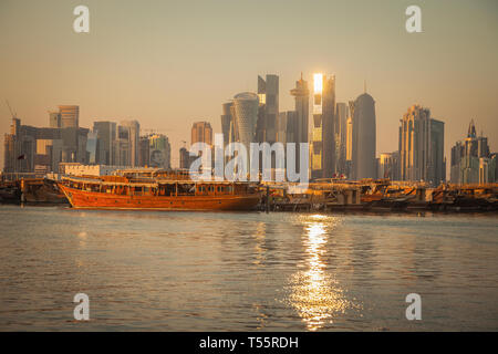 Porto da skyline di Doha, in Qatar Foto Stock