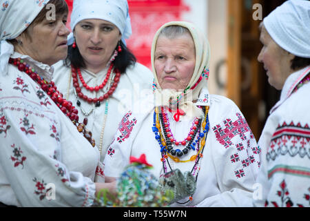 La Bielorussia, Gomel, 20 maggio 2017. La Nazionale Museo bielorussi. Vacanza di primavera. Una donna anziana in nazionale vestiti slava. Nonne bielorusso Foto Stock