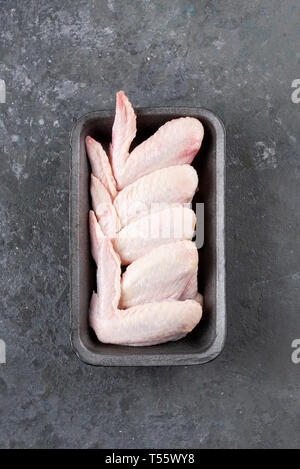 Materie ali di pollo in teglia Foto Stock