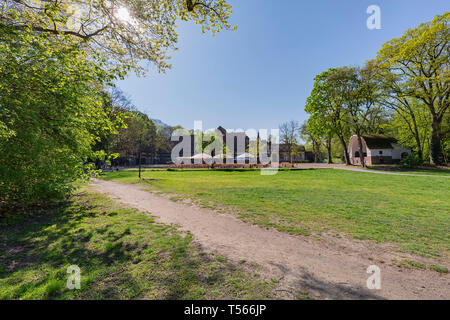 Krefeld - Close-Up a Stadtwaldhaus a City Park in primavera, Nord Reno Westpalia, Germania, Krefeld, 20.04.2019 Foto Stock