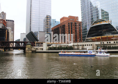 444 w Lake street (Fiume) e 150 n riverside lungo il fiume Chicago Foto Stock