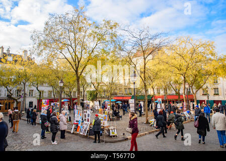 La piazza di Place du Tertre a Montmartre, famosa per gli artisti, pittori e portraitists Foto Stock