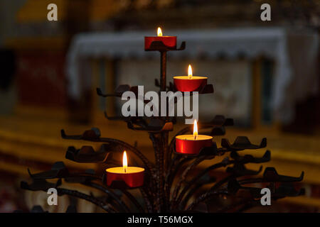 Candele in Bergamo Cattedrale o Duomo di Bergamo, la Cattedrale di Sant'Alessandro in Bergamo. Italia Foto Stock