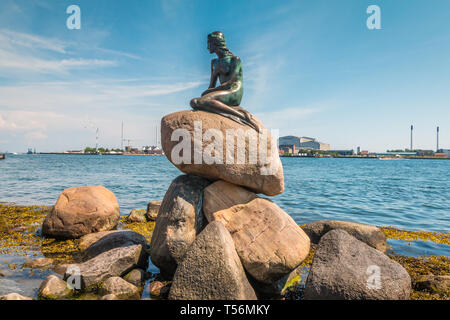 La statua della Sirenetta a Copenaghen Foto Stock