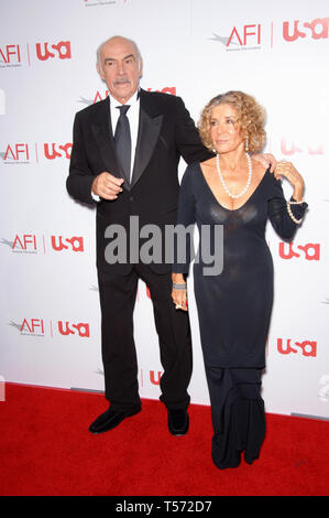 LOS ANGELES, CA. Giugno 08, 2006: Attore Sir Sean Connery & moglie MICHELINE presso la trentaquattresima AFI Life Achievement Awards Gala a Hollywood dove fu onorato. © 2006 Paul Smith / Featureflash Foto Stock