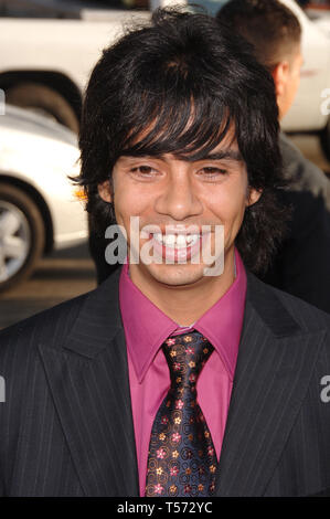 LOS ANGELES, CA. Giugno 12, 2006: Attore HECTOR JIMENEZ al mondo premiere, a Hollywood, del suo nuovo film "Nacho Libre". © 2006 Paul Smith / Featureflash Foto Stock