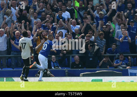 Richarlison di Everton celebra dopo aver effettuato il punteggio 1-0 durante il cielo di scommessa match del campionato tra Bolton Wanderers e Aston Villa a macron Stadium il 19 aprile 2019 a Bolton, Inghilterra. (Foto di Tony Taylor/phcimages.com) Foto Stock