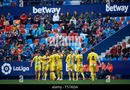 Valencia, Spagna. Xxi Mar, 2019. Calcio: Liga Santander 2018/19 : i giocatori di Espanyol festeggia il primo obiettivo durante la Primera Division spagnolo "Liga Santander (Espanola)' Match tra Levante UD 2-2 RCD Espanyol a Ciutat de Valencia stadium di Valencia, Spagna, 21 marzo 2019. Credito: Pablo Morano/ AFLO/Alamy Live News Foto Stock