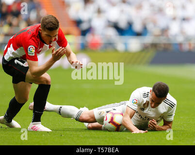 Madrid, Spagna. Xxi Aprile, 2019. Real Madrid CF di Lucas Vazquez visto in ation durante lo spagnolo La Liga match round 33 tra il Real Madrid e Ath Bilbao a Santiago Bernabeu Stadium in Madrid. (Punteggio finale; Real Madrid 3- 0 Athletic Club Bilbao) Credito: SOPA Immagini limitata/Alamy Live News Foto Stock