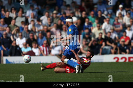 Peterborough, Regno Unito. 22 apr, 2019. Rhys Bennett di Peterborough Regno e Grigg di Sunderland durante la scommessa del Cielo lega 1 corrispondenza tra Peterborough e Sunderland a London Road, Peterborough. (Credit: Chris Booth | MI News) solo uso editoriale, è richiesta una licenza per uso commerciale. Nessun uso in scommesse, giochi o un singolo giocatore/club/league pubblicazioni. La fotografia può essere utilizzata solo per il giornale e/o rivista scopi editoriali. Credito: MI News & Sport /Alamy Live News Foto Stock