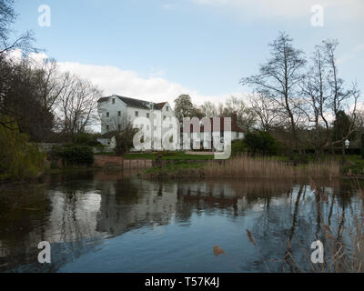 Bures Mill House grand vecchio edificio della bellissima natura; Bures; Suffolk; Inghilterra; Regno Unito Foto Stock