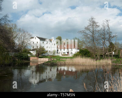 Bures Mill House grand vecchio edificio della bellissima natura; Bures; Suffolk; Inghilterra; Regno Unito Foto Stock