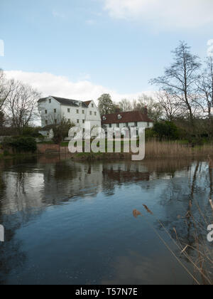 Bures Mill House grand vecchio edificio della bellissima natura; Bures; Suffolk; Inghilterra; Regno Unito Foto Stock