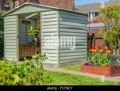 Un quadro chiaro di un giardino inglese. Foto Stock