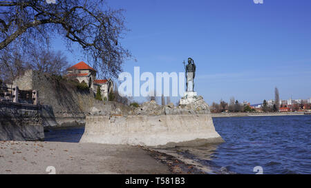 Castello di Tata, Ungheria in una soleggiata giornata estiva Foto Stock