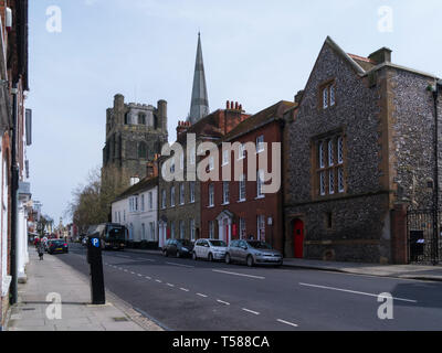 Prebendal scuola preparatoria indipendenti edifici scolastici Chichester West Sussex Regno Unito con il landmark guglia di Chichester Cathedral in background Foto Stock