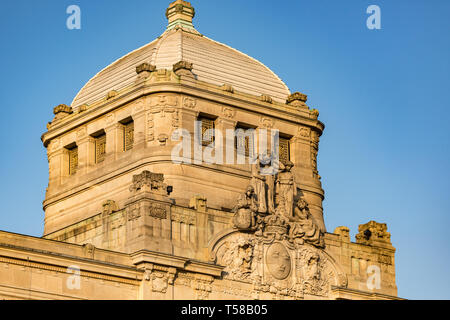 Fredrik Lilljekvist è decorato ma controversa torre centrale e cupola di Stoccolma il teatro drammatico reale in Nybroplan Foto Stock