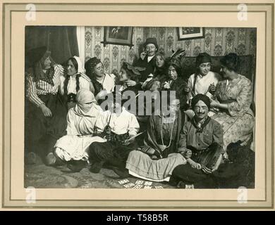 Medicazione trasversale di uomini e donne, NY Membro, ca. 1915. Ptgr: Lee W. Crandall. MP SP Foto Stock