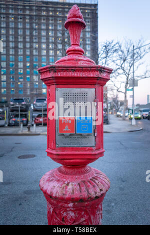 Di polizia e vigili del fuoco casella chiamata, casella Sveglia, Gamewell box, Manhattan, New York City, NY Foto Stock