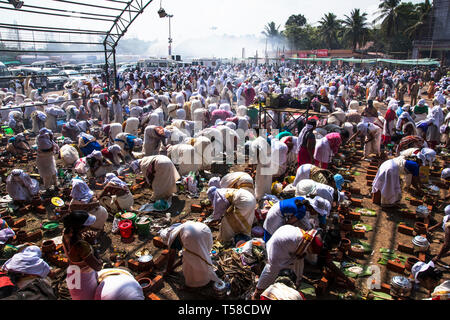 Ogni anno più di 4 milioni di devoti di partecipare ad un evento chiamato Attukaal Ponkala questo è registrato nel libro Guinness dei record Foto Stock