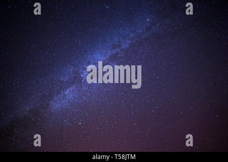 Via Lattea e il cielo stellato prima di Alba Foto Stock