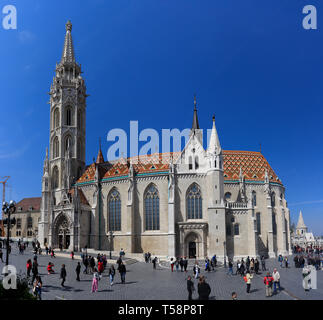 BUDAPEST, Ungheria - 16 Aprile 2019: La Chiesa di San Mattia è una chiesa cattolica romana, nel di Buda Castle District, Budapest Ungheria Foto Stock