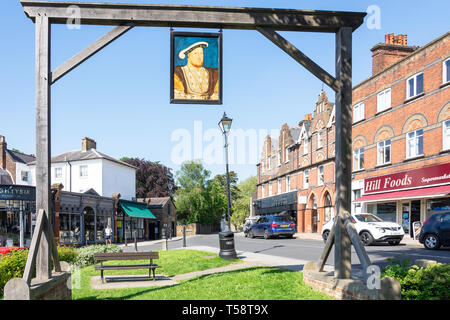 Ex King's Head Hotel segno sul gantry in legno, High Street, Harrow sulla Hill, London Borough di Harrow, Greater London, England, Regno Unito Foto Stock