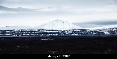 Monte Hekla (1491 m), Islanda, uno dei vulcani più attivi del paese, con oltre 25 grandi eruzioni negli ultimi 1000 anni, più recentemente nel 2000 Foto Stock