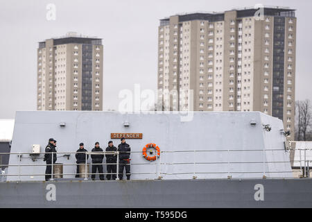 HMS Defender torna a Glasgow per la prima volta dal 2013, ella sarà ormeggiato sul Shieldhall Riverside Quay in Govan's King George V Dock dotato: HMS Defender dove: Glasgow, Regno Unito quando: 22 Mar 2019 Credit: Euan ciliegio/WENN Foto Stock