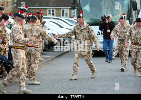 Secondo battaglione del reggimento reale di Fusiliers ritorno alla loro base in Hounslow dopo 6 mesi di tour in Afghanistan. Londra. 27/10/2009 Foto Stock