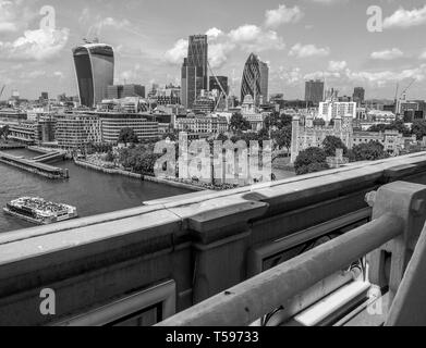 La vista dal Ponte della Torre di Londra Foto Stock