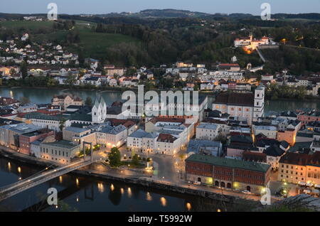 Vista panoramica di Passau di notte Foto Stock