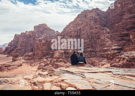 Piccolo ponte Wadi Rum valle chiamato anche Valle della Luna in Giordania Foto Stock