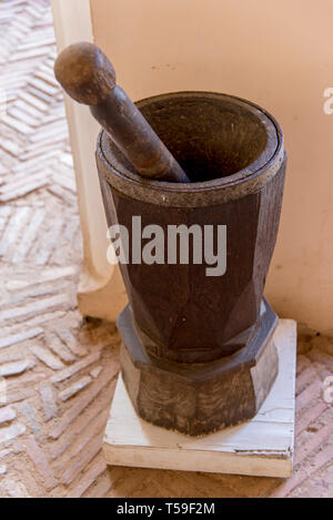 Vecchia cucina coloniale con la gamma in Trinidad, Cuba. Foto scattata il 3 novembre, 2019 Foto Stock