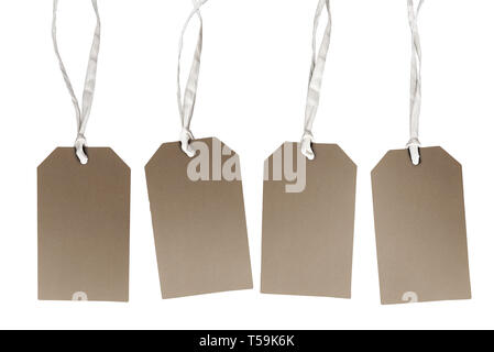 Set di brown hang tag etichette di cartone isolati su sfondo bianco Foto Stock