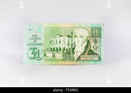 Un 1 (uno) pound bank nota da Guernsey isolato su bianco. Foto Stock