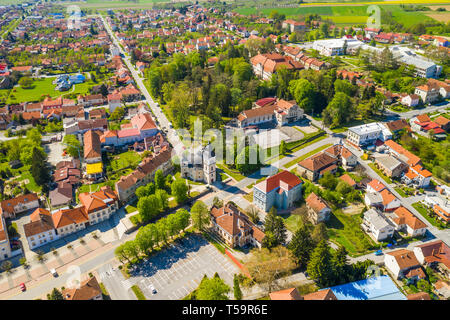 Croazia, città od Daruvar, la piazza principale della città, il panorama dal, drone Foto Stock