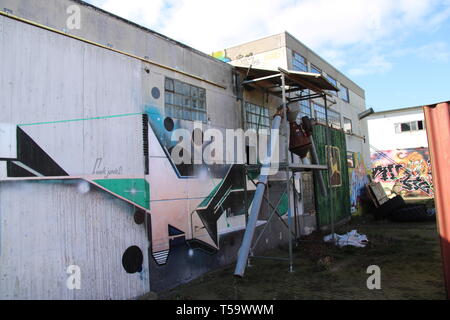 Graffiti Industrie Gebäude alt Maschinen Foto Stock