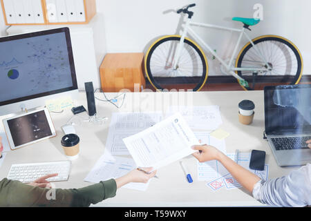 Startuppers la creazione di nuovi prodotti IT in home office Foto Stock
