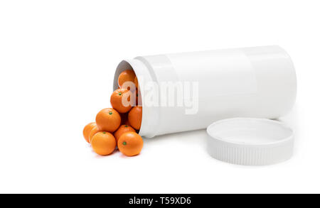 Scambiare le vostre pillole ad un arance fresche. Concetto di natura fatta integratore vitaminico da frutti naturali Foto Stock