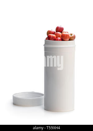 Scambiare le vostre pillole ad un mele fresche. Concetto di natura fatta integratore vitaminico da frutti naturali Foto Stock