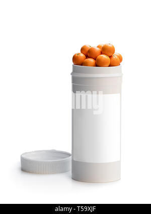 Scambiare le vostre pillole ad un arance fresche. Concetto di natura fatta integratore vitaminico da frutti naturali Foto Stock
