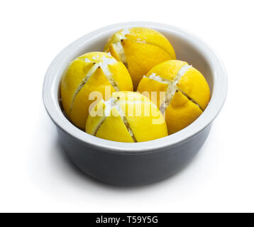 Marocchino salate Conserve di limoni isolato su bianco Foto Stock