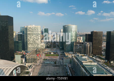 Parigi, Francia - 31 Marzo 2019: La Defense il quartiere finanziario di Parigi. Foto Stock