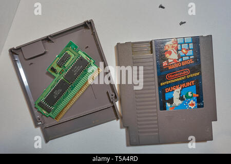 Nintendo NES Mario cartuccia con scheda di circuito Foto Stock