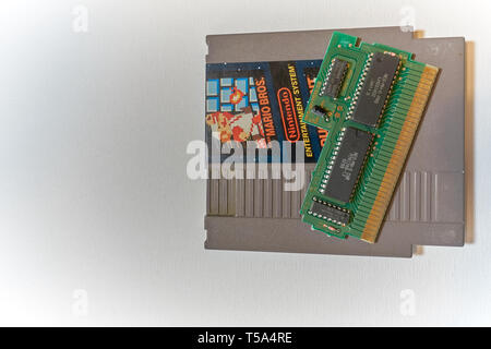 Nintendo NES Mario cartuccia con scheda di circuito Foto Stock