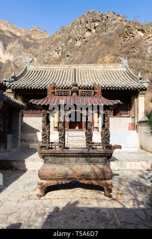 Chuandixia, nella provincia di Hebei, Cina: il cortile interno del tempio Guandi in questa antica dinastia Ming villaggio non lontano da Pechino Foto Stock