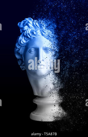 Il gesso statua di Apollo alla testa. Man. Statua. Blue statua di Apollo alla testa. Testa. Creative. Foto Stock